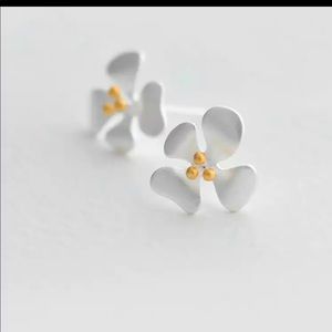 925 Sterling Silver Flower Stud Earrings Brand New
